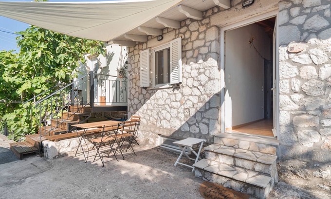 Fternon House | Holiday Home 'Linaki' with Sea View, Wi-Fi and Air Conditioning