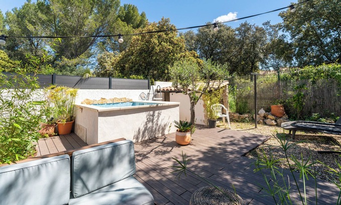 Uchaud House | Holiday Home 'Loft Des Cigales' with Private Pool and Private Terrace