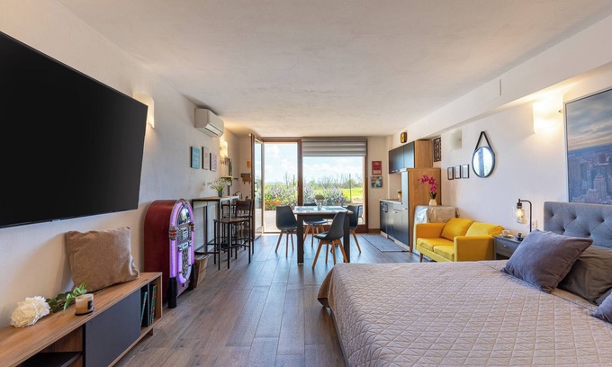 Santarello House | Holiday Home 'Loft La Fonte Al Giunco' with Wi-Fi and Air Conditioning