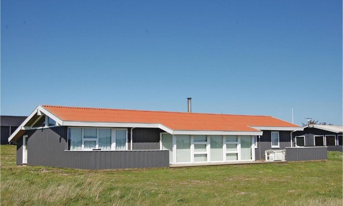 Nr. Lyngby Strand House | Holiday Home Lokken 21 With Hot Tub