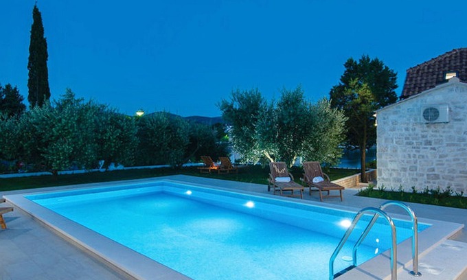 Loviste House | Holiday Home Lovište-Three Bedroom Holiday Home with Pool and Sea View