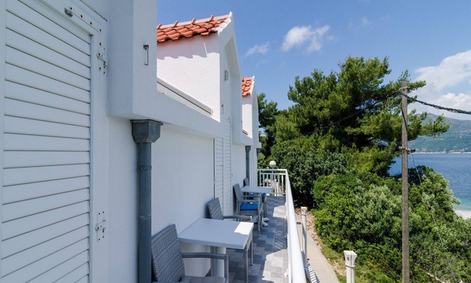 Kolocep Island House | Holiday Home Maćus-One Bedroom Apartment with Balcony
