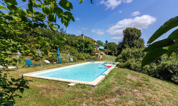 Anlhiac House | Holiday Home 'Maison De Campagne' with Private Pool, Private Terrace and Wi-Fi