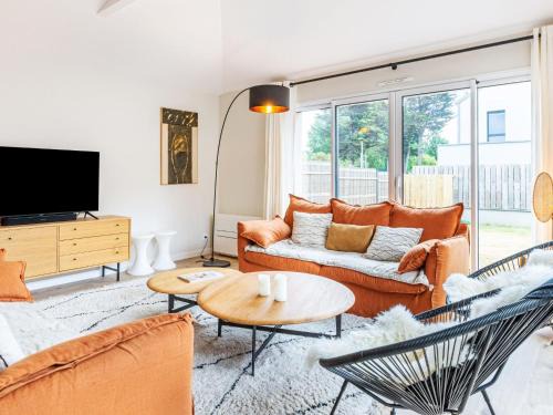 Saint-Lunaire House | Holiday Home Maison les Dunes by Interhome