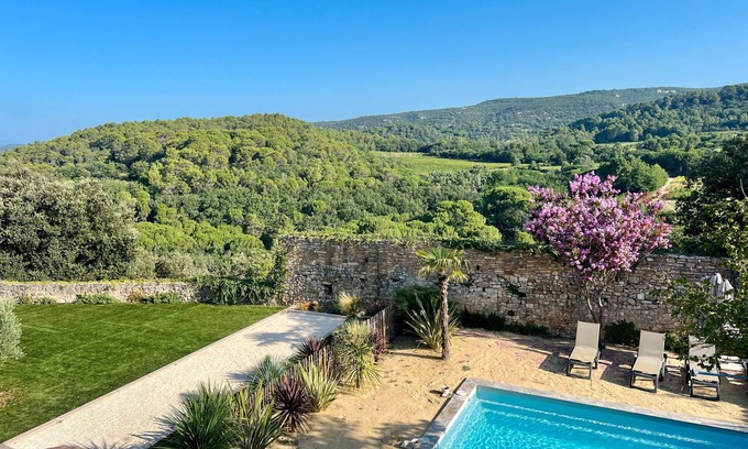 Cornillon House | Holiday Home 'Maison Olivier, Authentiek En Luxe' with Mountain View, Private Pool and Wi-Fi