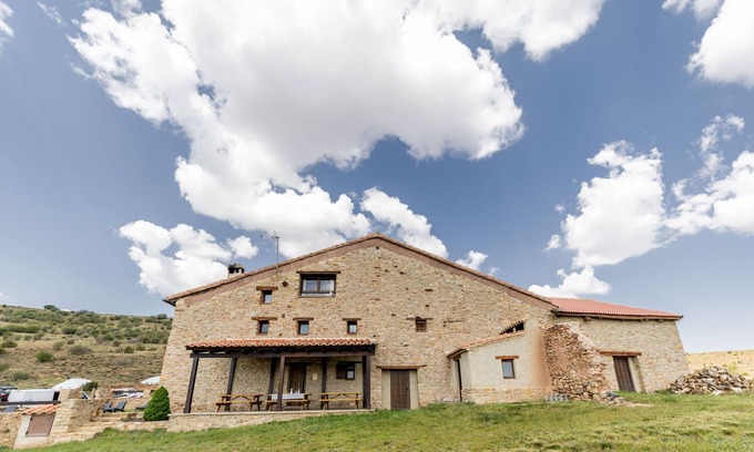 Allepuz House | Holiday Home 'Masía Casa Rullo' with Mountain View, Private Terrace and Wi-Fi