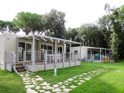 Baia Domizia House | Holiday Home Maxi Caravan Capri by Interhome