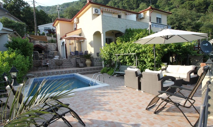 Podostrog House | Holiday Home Mendule