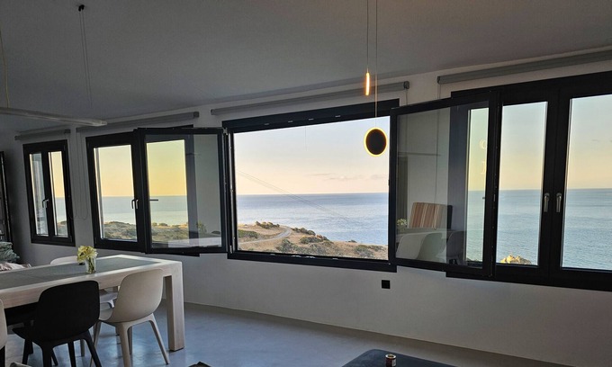 Myrtos House | Holiday Home 'Metochi Olokalon' with Shared Terrace, Wi-Fi and Air Conditioning