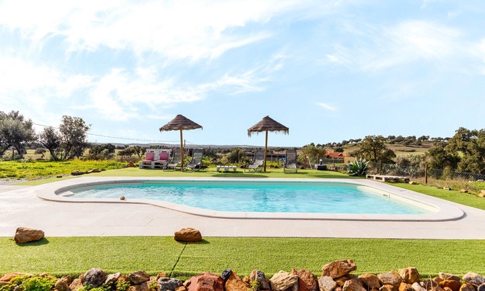 Santiago do Escoural House | Holiday Home 'Monte Da Masmorra De Baixo - Louro' with Shared Pool, Shared Garden and Wi-Fi