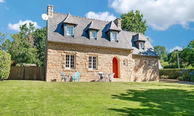 Logonna-Daoulas House | Holiday Home near Sea with Garden Logonna-Daoulas