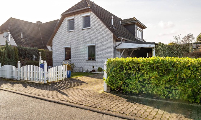 Roevershagen House | Holiday Home "Nahe Ostsee" with Private Terrace & Wi-Fi