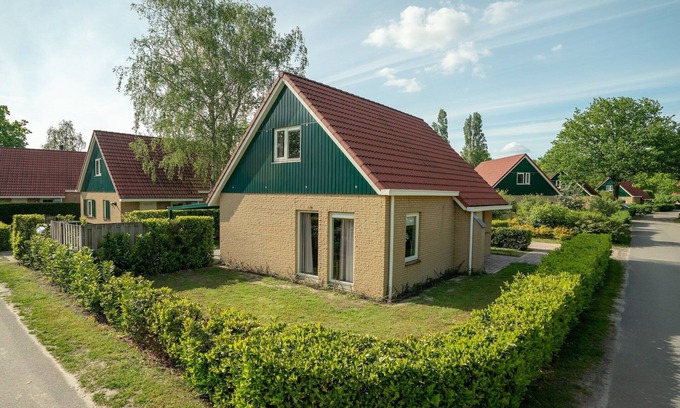 Diessen House | Holiday Home in Brabant with Hot Tub & Sauna