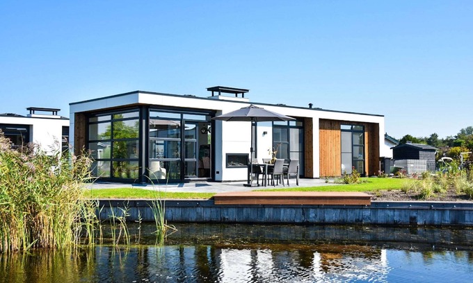 Loosdrecht House | Holiday Home in Loosdrecht on the Water