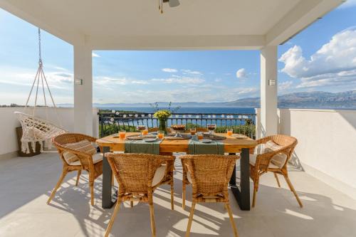 Splitska House | Holiday Home Nono Ante with heated pool