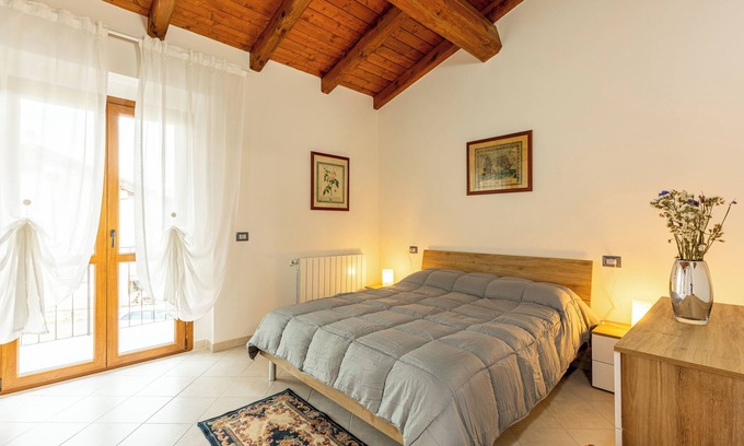 Firenzuola House | Holiday Home 'Numero 2' with Shared Garden