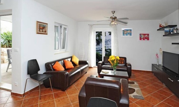 Slano House | Holiday Home Odiseja- One Bedroom Apartment with Terrace and Sea View