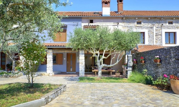 Orihi House | Holiday home Orihi * 2000 m2 fenced garden, covered terrace, BBQ
