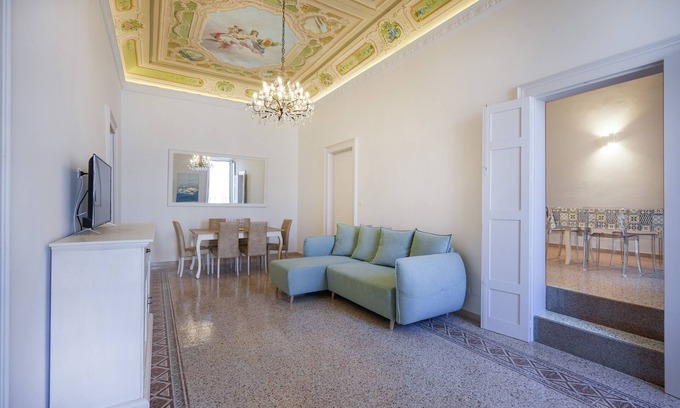 Old Town Cisternino House | Holiday Home 'Pierre Home' with Balcony and Wi-Fi