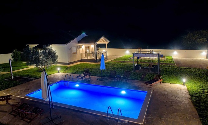 Galovac Villa | Holiday home Relax with swimming pool