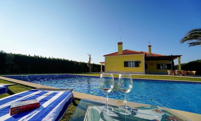 Palmela House | Holiday Home 'Rocha's House' with Private Pool, Private Terrace and Wi-Fi