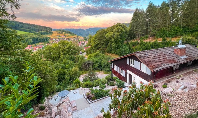 Busterbach House | Holiday Home 'Sara' with Private Terrace, Private Garden and Wi-Fi