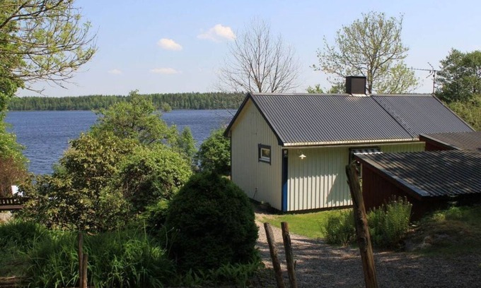 Lammhult House | Holiday home Hus Lammen right on the lake