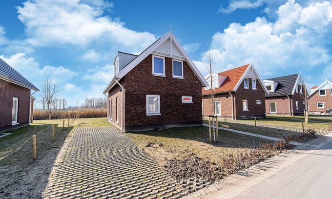 Municipality of Nissewaard House | Holiday Home Simonshaven near Lake Beach