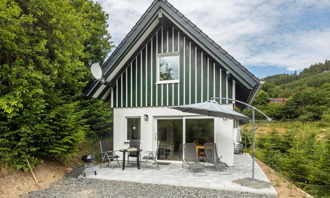 Kickenbach House | Holiday Home 'Traumblick' with Mountain View, Private Terrace and Wi-Fi