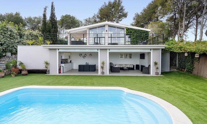 Canyelles House | Holiday Home 'Valle De Los Sueños' with Mountain Views, Wi-Fi and Air Conditioning