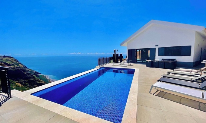 Ponta do Sol House | Holiday Home "Villa Camacho xxvii" with Sea View, Pool & Wi-Fi