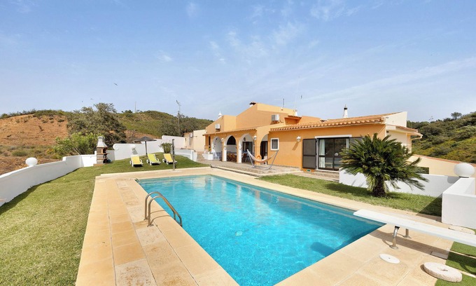 Rasmalho House | Holiday Home "Vila Portimão T5 with Pool" with Private Pool, 2 Terraces and Wi-Fi