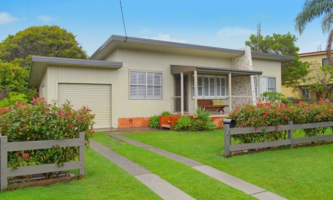 Crescent Head House | HOLIDAY HOME, VILLAGE LOCATION