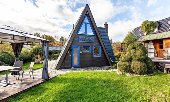 Frenkhausen House | Holiday Home 'Villa Natura' with Mountain View, Terrace, Garden & Wi-Fi