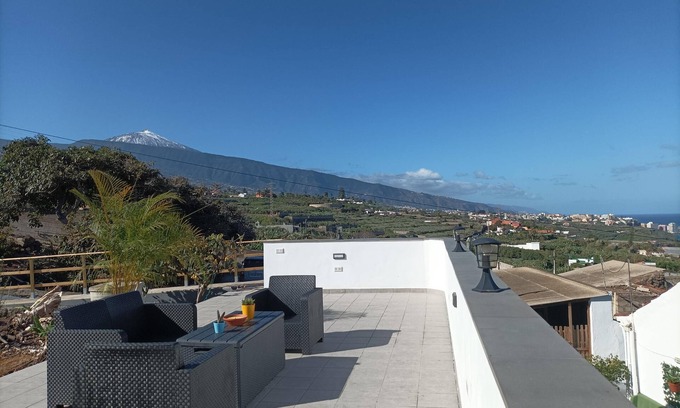 La Orotava House | Holiday Home Vista Valle with Sea View, Terrace & Wi-Fi