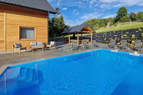 gmina Iwierzyce House | Holiday Home Wi niowa with Pool and Mountains, cleaning included