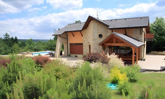 Horni Brusnice House | Holiday home with large estate