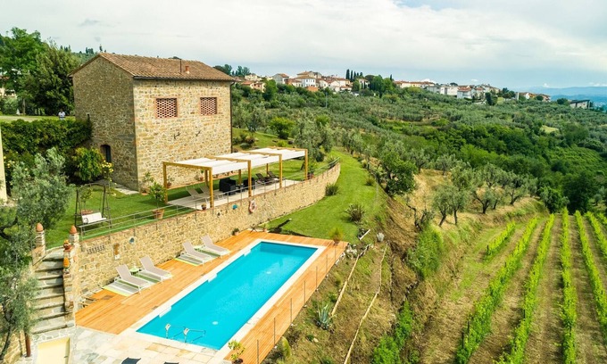 Vitolini House | Holiday Home with Pool