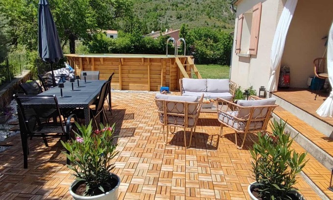 Les Omergues House | 🏡 Holiday Home with Private Pool 🌿⚽🚴♀️