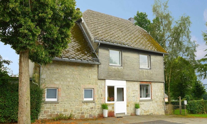 Elsenborn House | Holiday Home with Garden, Heating, Barbecue