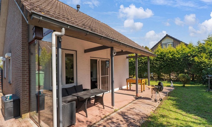 Beek House | Holiday home with garden near German border