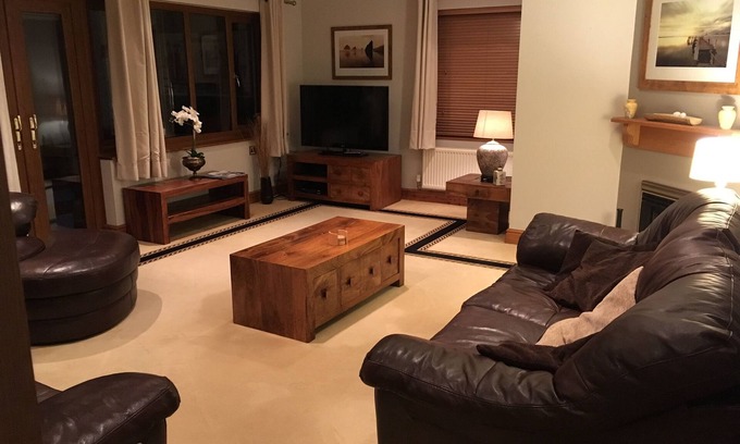 Tenby House | Holiday home with heated outdoor swimming pool May-Sept. Hot tub as extra