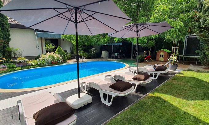 Siofok House | Holiday home with large pool
