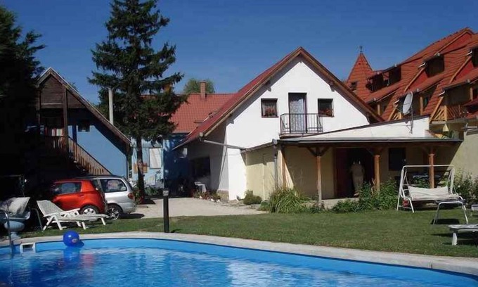 Keszthely House | Holiday home with Pool and Internet