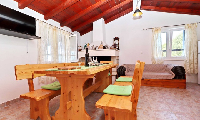 Zrnovo House | Holiday Home Zule - One Bedroom Holiday Home with Swimming pool