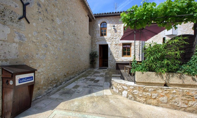 Pessac-sur-Dordogne House | Holiday house Pessac sur Dordogne for 1 - 5 persons with 3 bedrooms - Row house