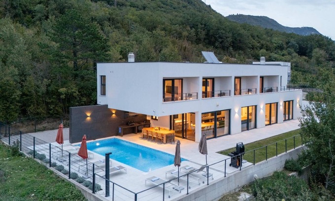 Bakarac House | Holiday house Bakarac for 1 - 12 persons with 6 bedrooms - Holiday house