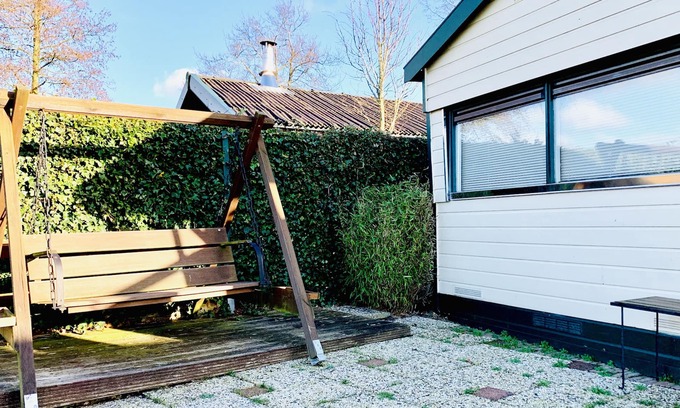 Onderdijk House | Holiday house Balu am Wasser- anglers are welcome!