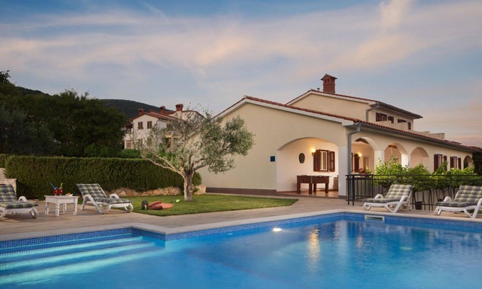Brovinje House | Holiday house Brovinje for 1 - 10 persons with 4 bedrooms - Holiday home