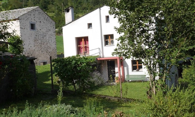Brusio House | Holiday house Brusio for 1 - 6 persons with 3 bedrooms - Detached holiday house